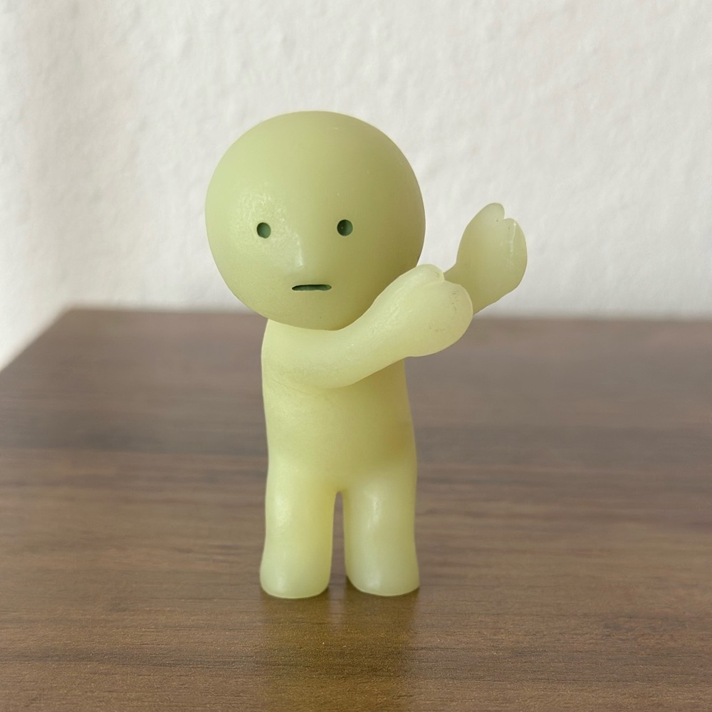 Smiski Series 2 2018 figurine holding hands up